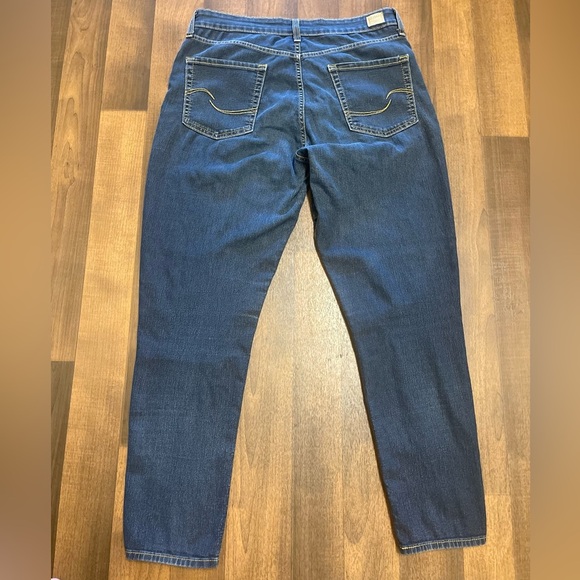 Levi's Blue signature Relaxed Fit Jeans with Classic Design - Picture 8 of 15